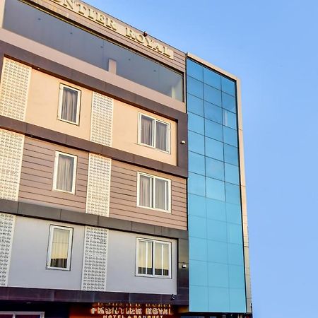 Capital O 73835 Hotel Frontier Royal & Banquet Tirath Exterior foto