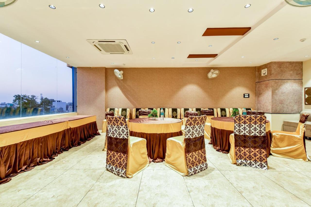 Capital O 73835 Hotel Frontier Royal & Banquet Tirath Exterior foto
