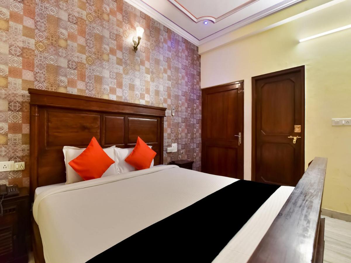 Capital O 73835 Hotel Frontier Royal & Banquet Tirath Exterior foto