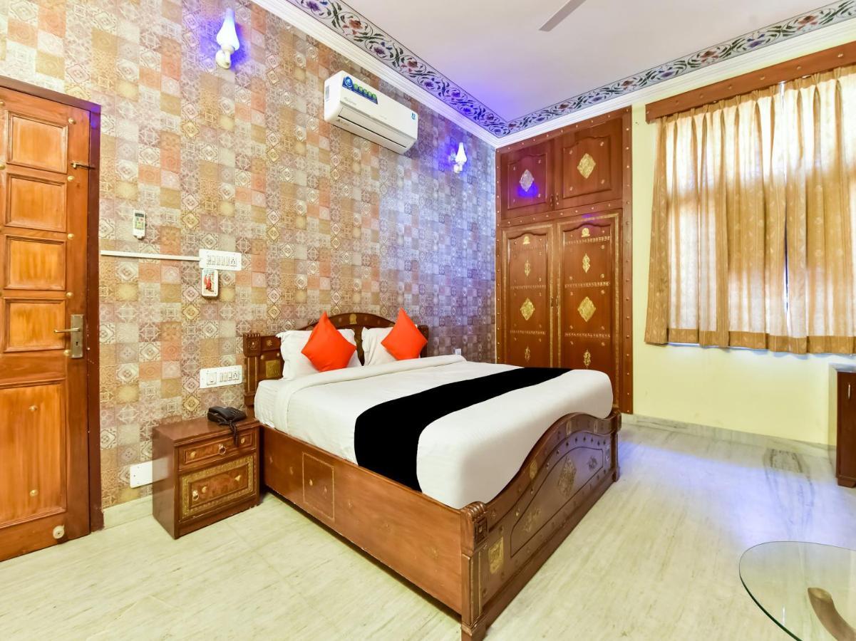 Capital O 73835 Hotel Frontier Royal & Banquet Tirath Exterior foto